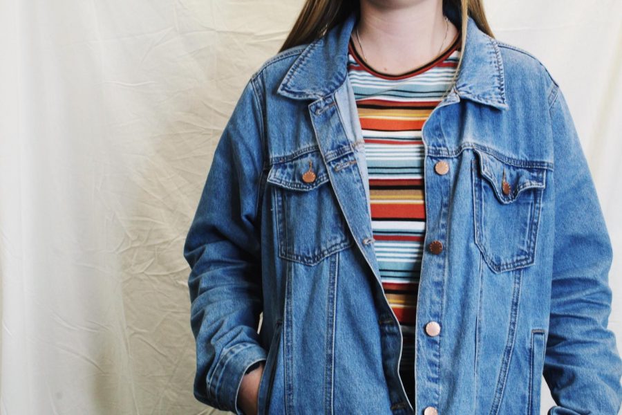 90s denim jacket outfit