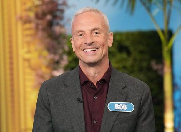 Rob Baker posing in a picture for the Wheel of Fortune contestants. Photo courtesy of Barrington 220 School District Facebook page.